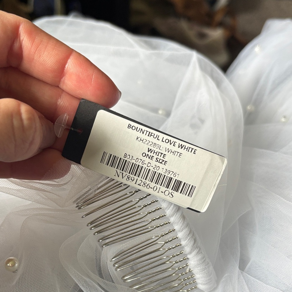 Lulu's White Bountiful Love Hair Comb